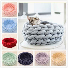 Round Plush Cat Bed - Soft & Warm